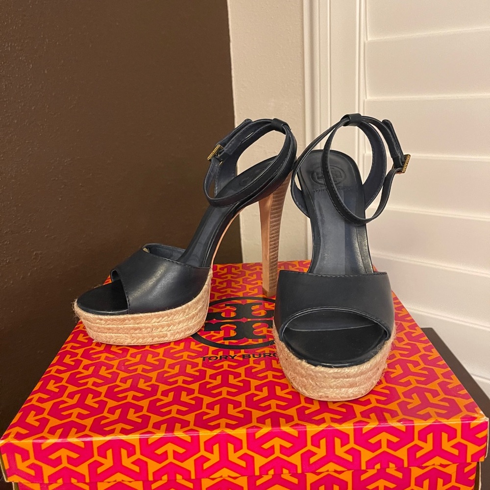 Tory Burch Venetian Navy Sandal